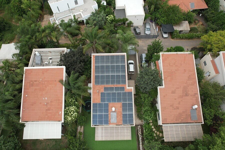 רותם אנרגיה - מערכת סולארית על גג בית פרטי