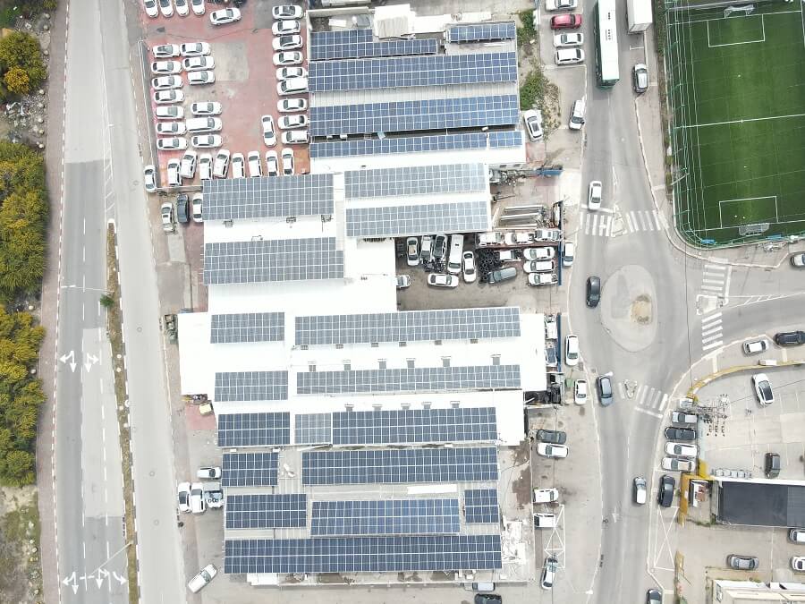 התקנת מערכת סולארית מסחרית על מוסך בחיפה - רותם אנרגיה