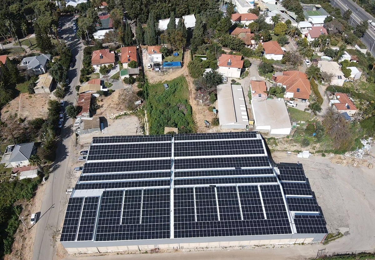 מערכת פנאלים סולאריים מסחריים - רותם אנרגיה